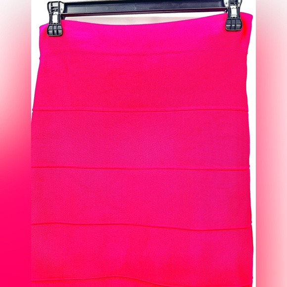 BCBGMaxazria "Simone" Neon Pink Bandage Style Mini Skirt Women's Size M Y2K - Picture 2 of 9